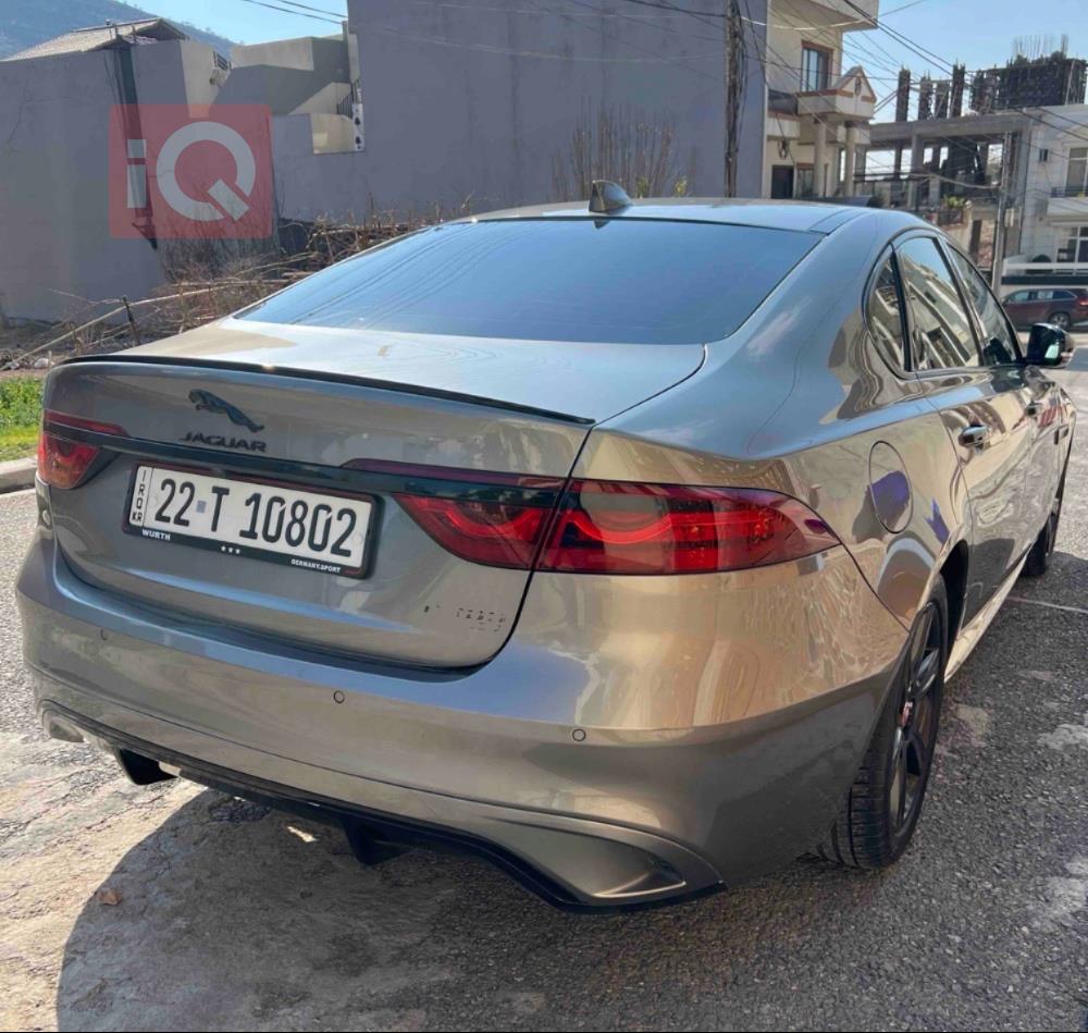 جاكوار XF